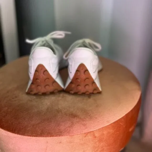 NB white sneakers womens - Picture 2 of 4